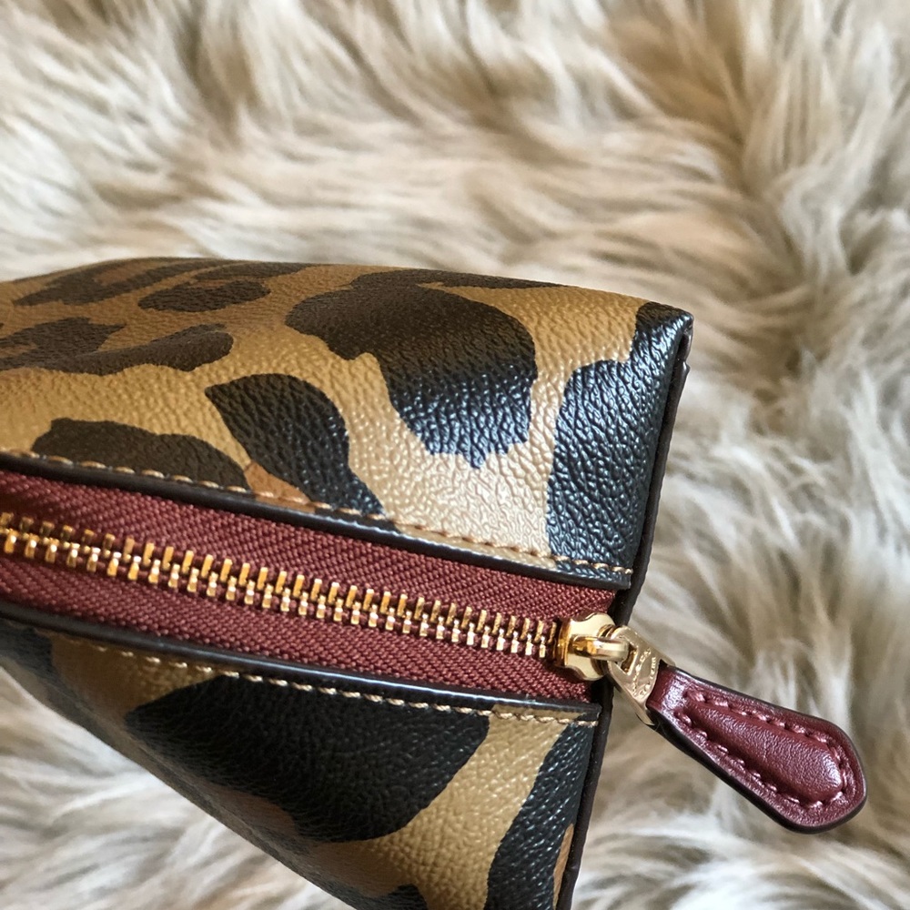 NWT Coach leopard cosmetic case travel pouch - Picture 4 of 6